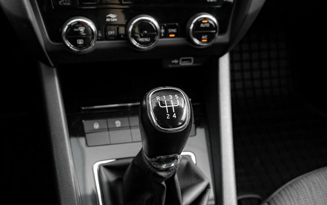 Skoda Octavia cena 61900 przebieg: 119534, rok produkcji 2019 z Niemodlin małe 704